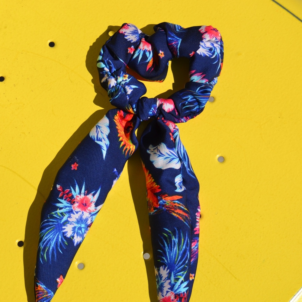 SALE SALE SALE!!! TROPICAL BOW SCRUNCHIE! SALE!!!! - Picture 1 of 4